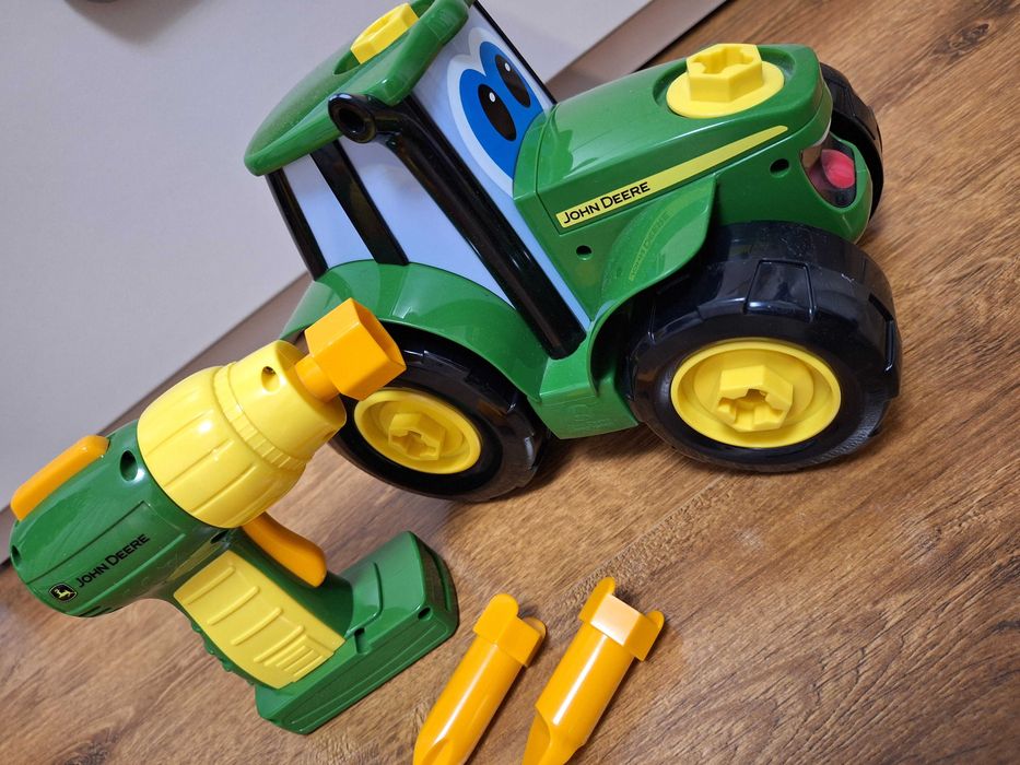 Zbuduj traktor John Deere Tomy