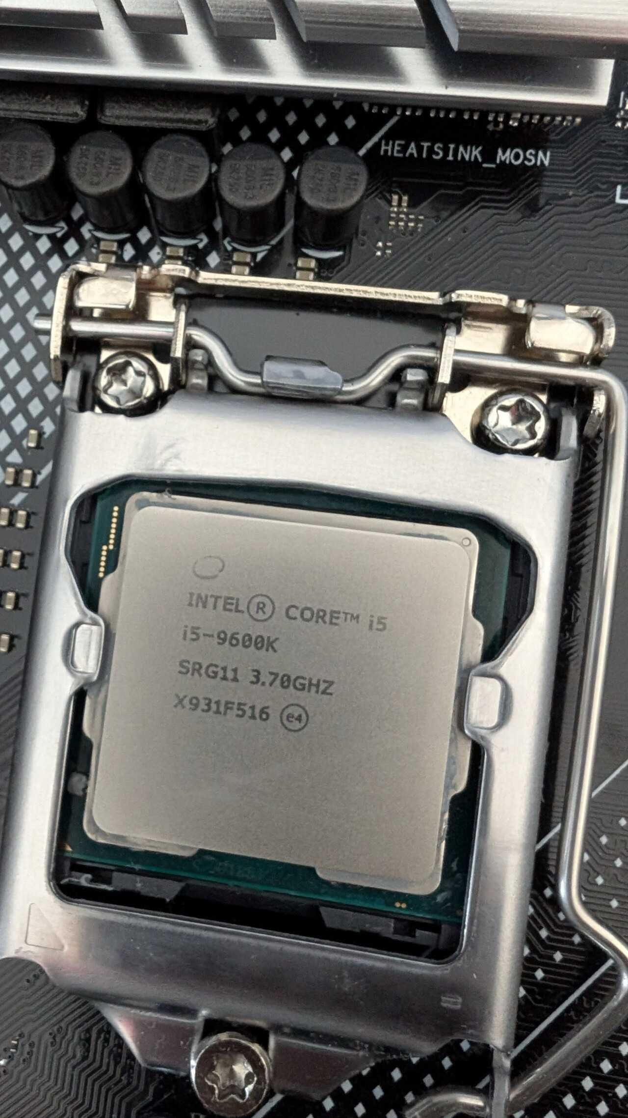 Intel Core i5-9600K 3,7 - 4,6 GHz