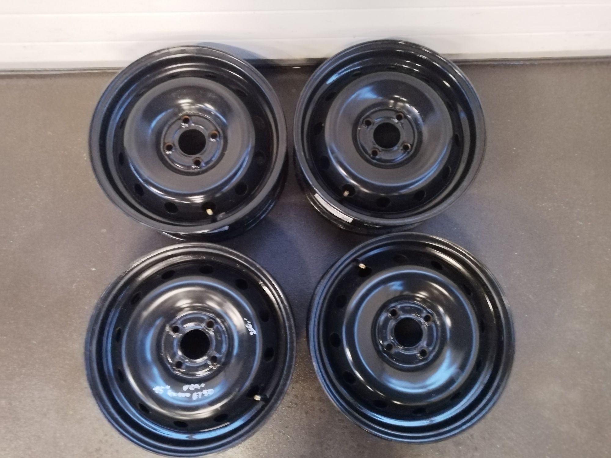 Felgi stalowe 15'' 4x100 Nissan