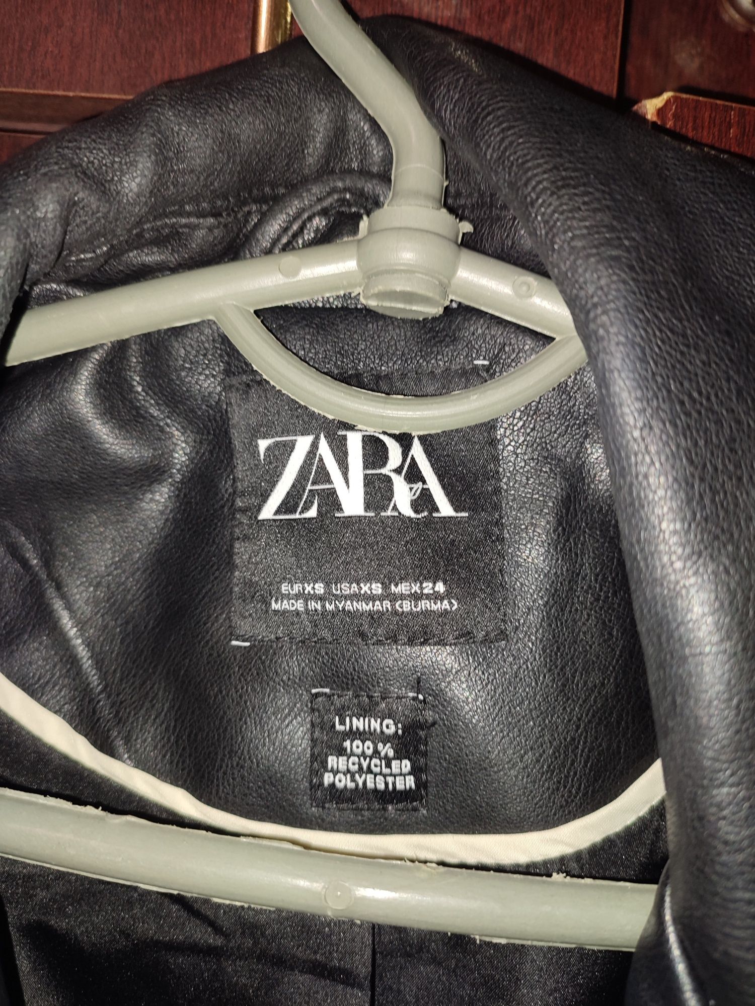 Косуха, кожанная куртка короткая  бренд "ZARA "