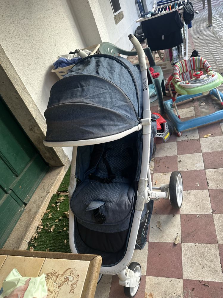 Carrinho de bebe com ovo