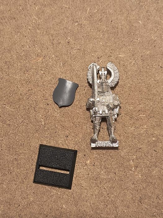 Warhammer old world bretonnia knight on foot