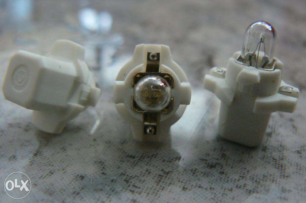 Żarówka 12V T5 ciepłe podświetlanie licznika zegarów / import Swiss /