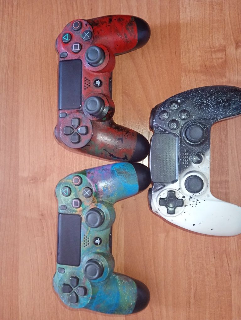 PS4 Pro 1TB + 2 pady + 14 GIER + pełne okablowanie.