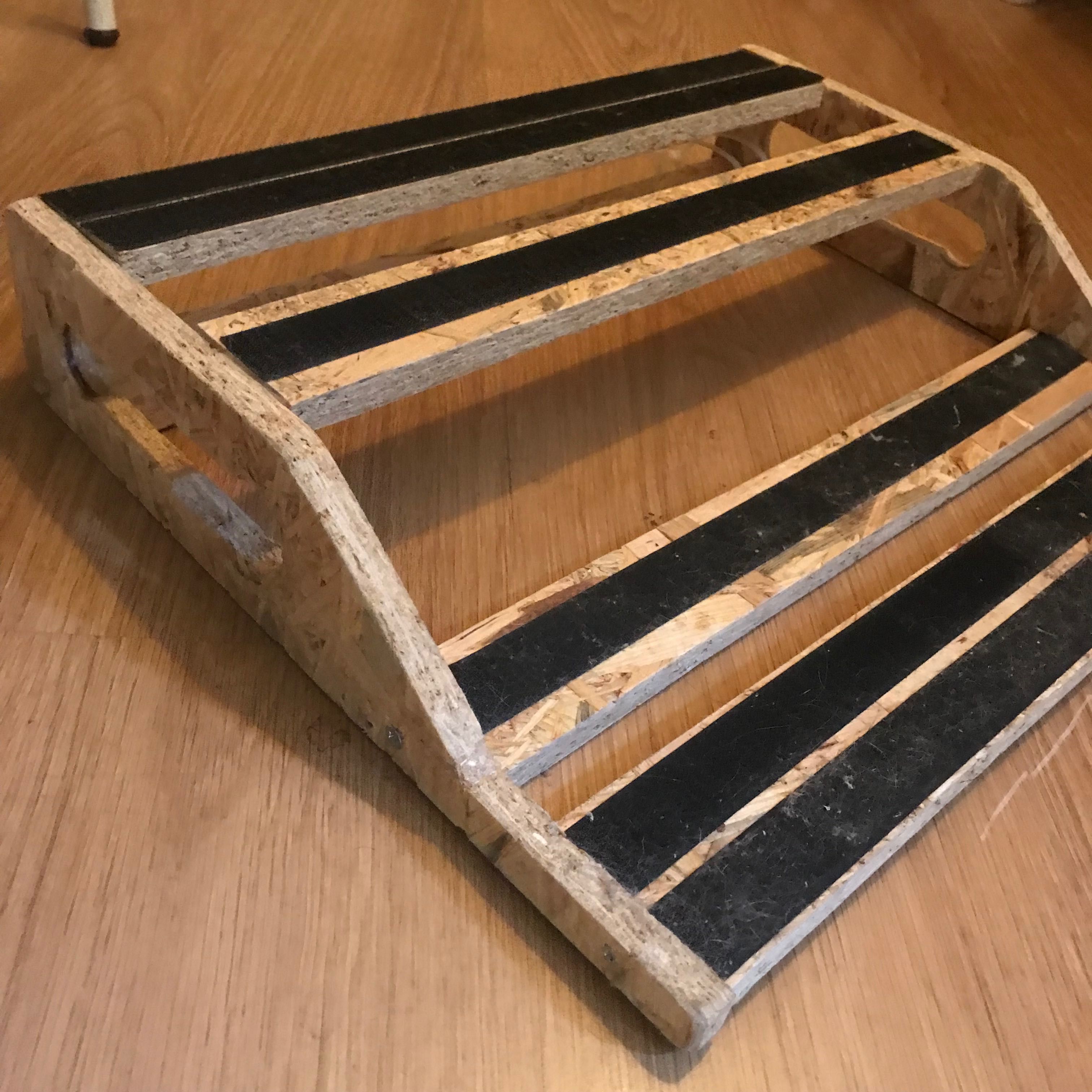 Pedalboard em madeira handmade