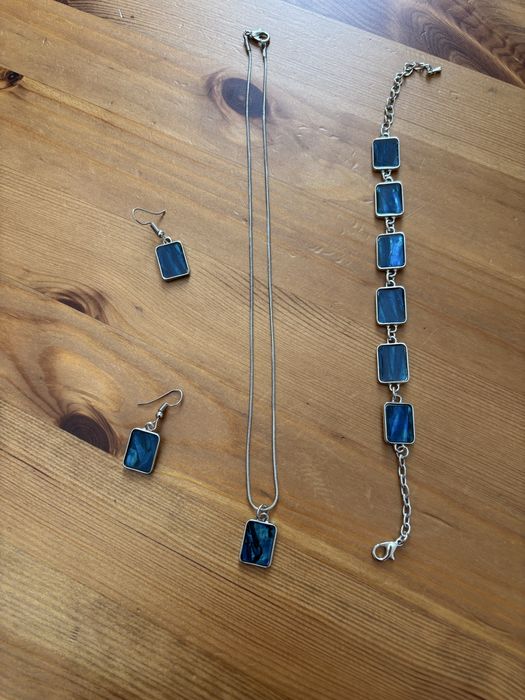 Komplet biżuterii - kolczyki, naszyjnik i bransoletka