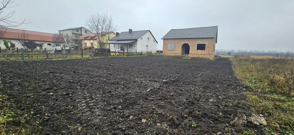 Продається недобудований одноповерховий будинок 13х14м.
Підвальне прим