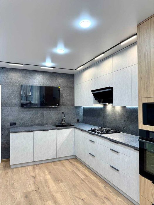 Продам квартиру з сучасним якісним ремонтом