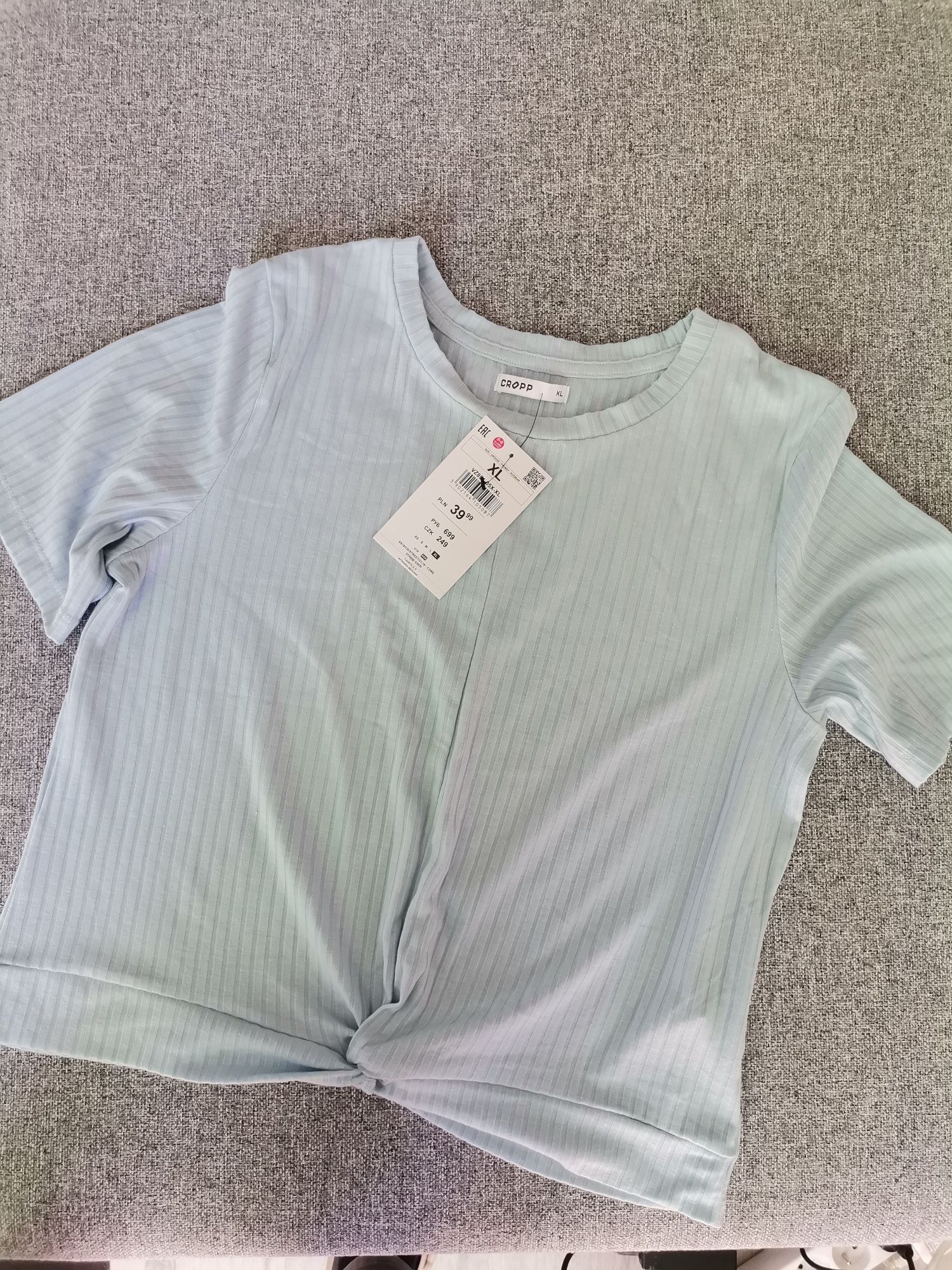 Błękitny tshirt bluzka crop top Cropp XL nowy