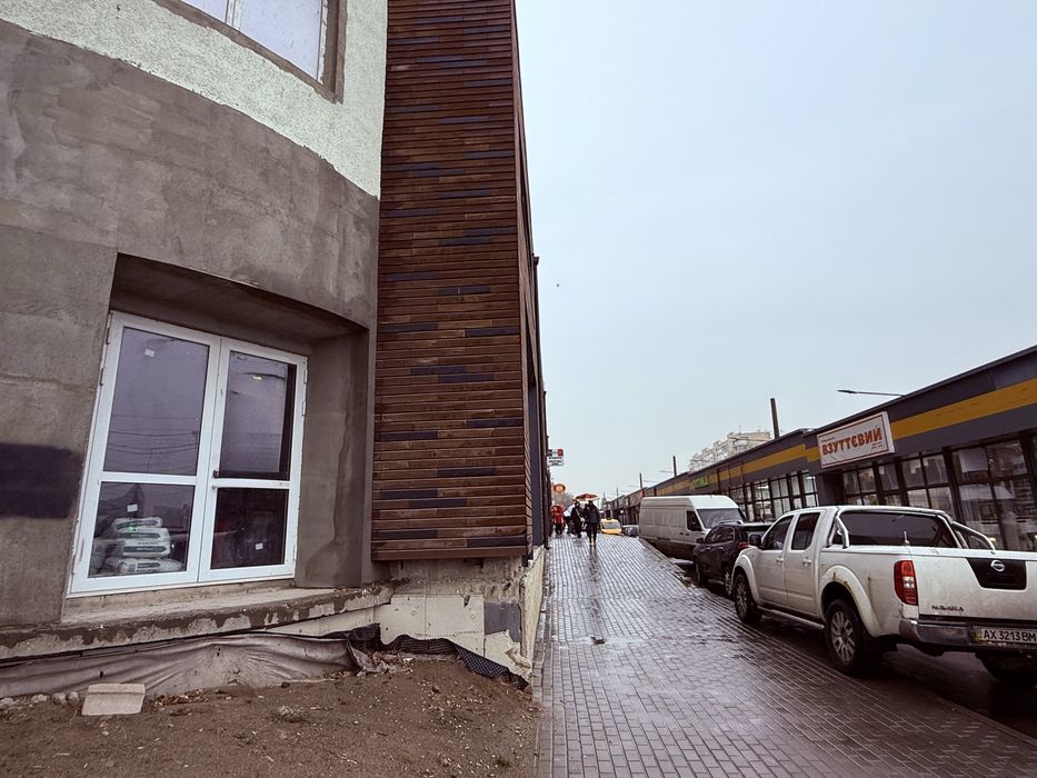 Сдам торговое помещение метро Холодная гора