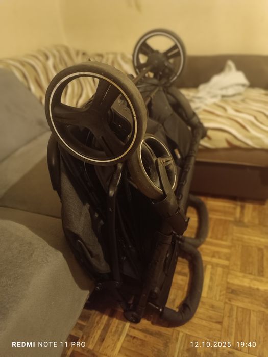 Wózek rok po roku lub bliźnięta