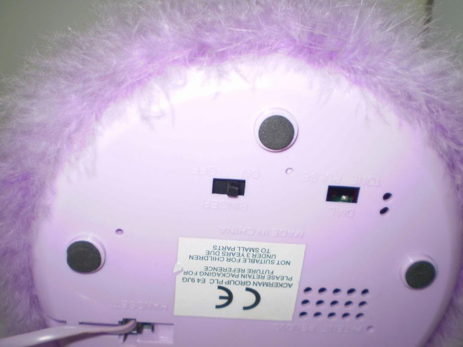 Telefon stacjonarny z futerkiem