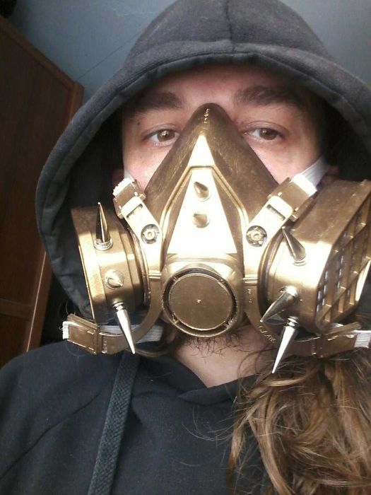 распиратор з шипами кіберпанк стімпанк