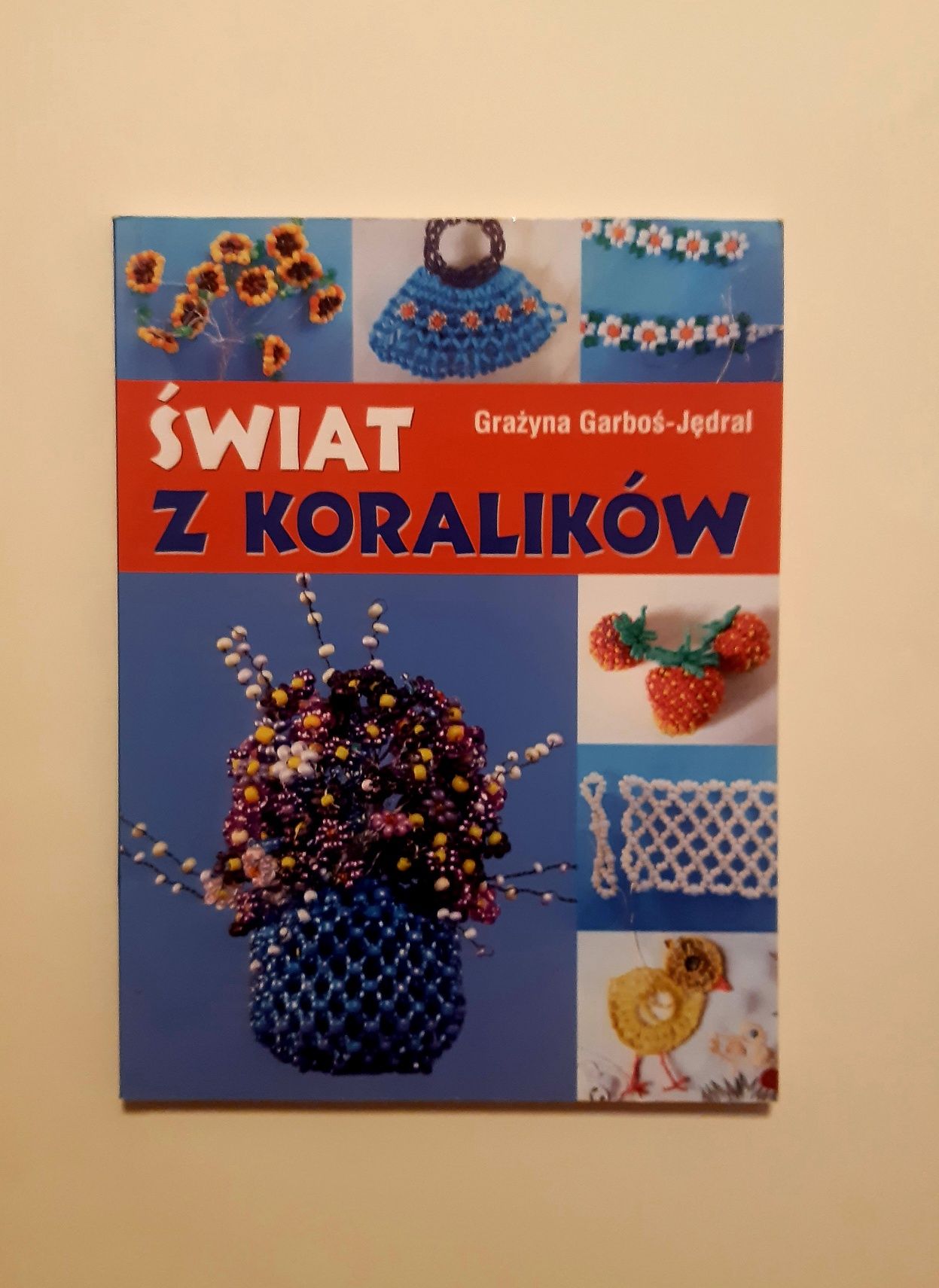 Książka ,,Świąt z koralików "