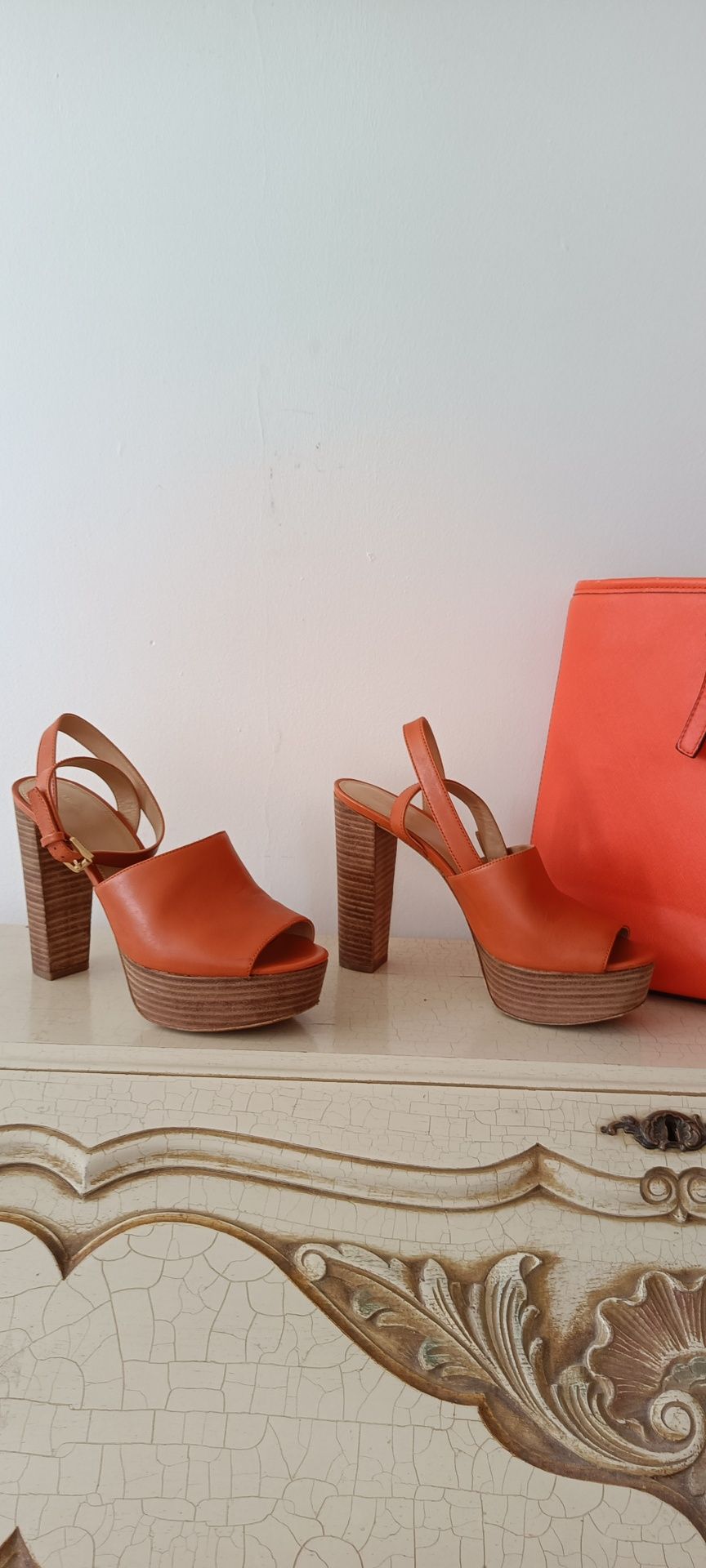 Sandały pomarańczowe na słupku Michael Kors 40