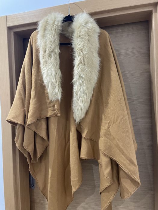 Poncho salsa com gola pelo