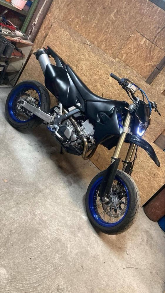 Suzuki DRZ 400 supermoto