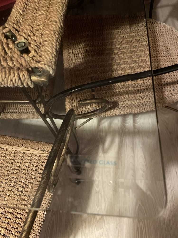 Vendo Mesa sala com cadeiras