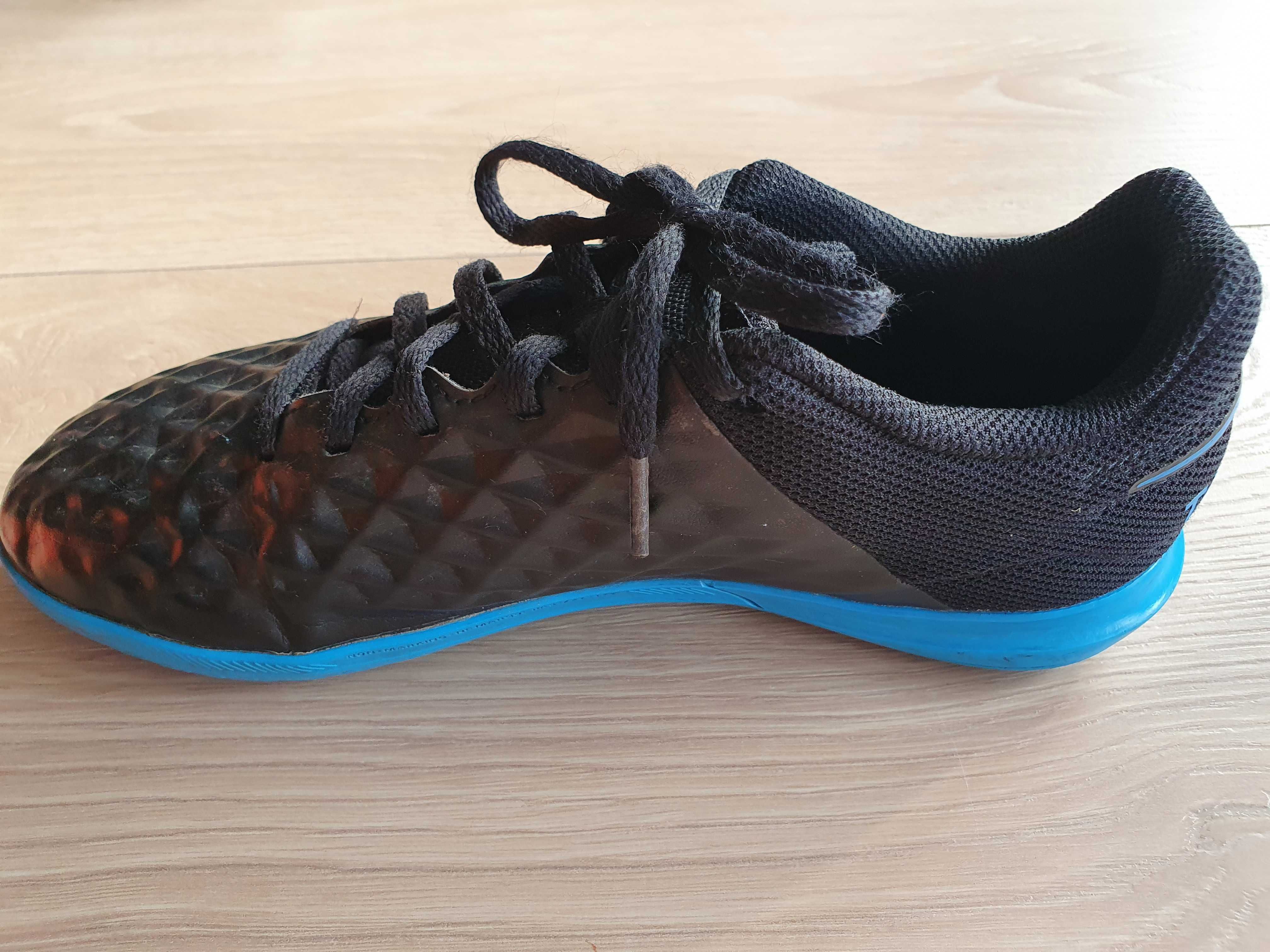 Buty piłkarskie halowe dziecięce Nike JR Legend 8 Club IC rozmiar 38