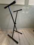 Statyw pod keyboard pianino