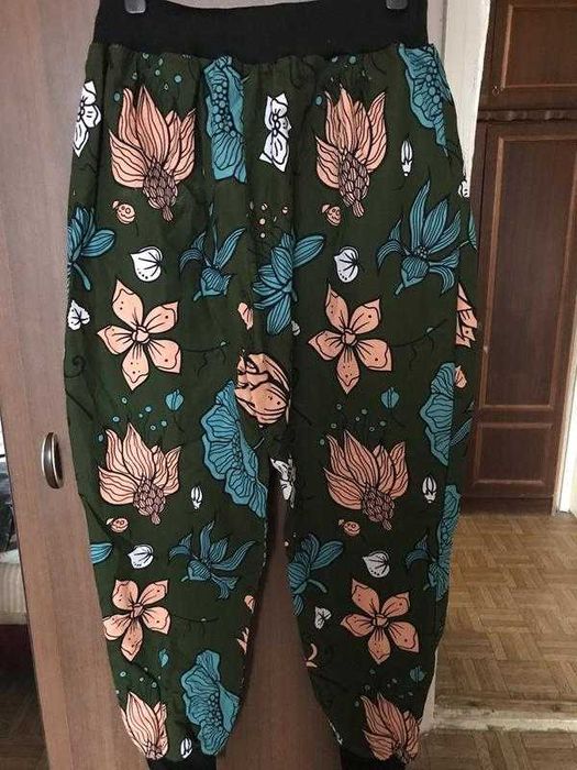 Стильные яркие штаны