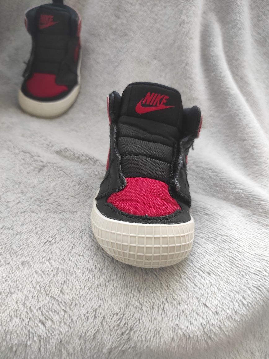 Obuwie chłopięce Nike Air Jordan 1 Crib bootie rozmiar 18,5 wkładka 9