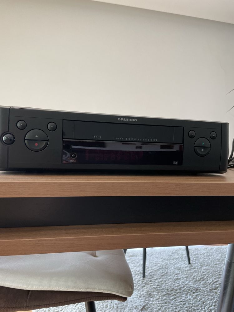 Leitor VHS Grundig GV27