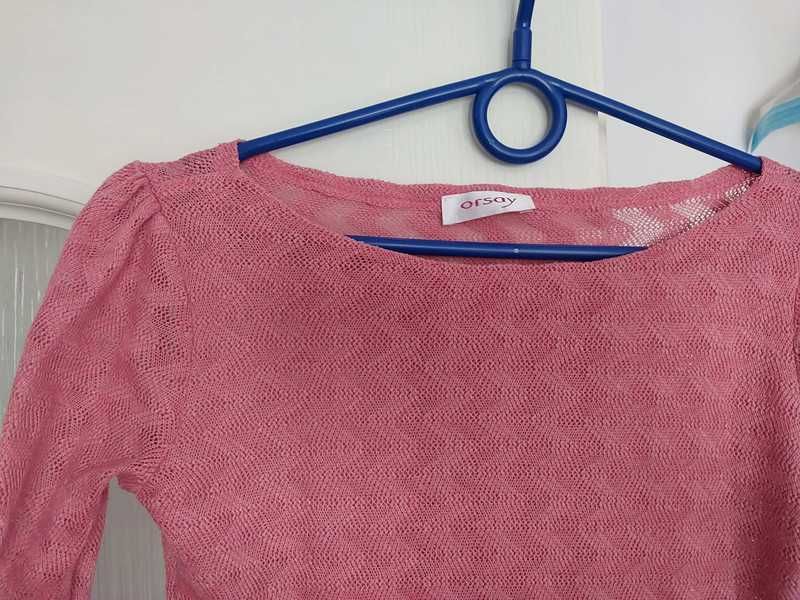 Różowa bluzka, sweterek Orsay