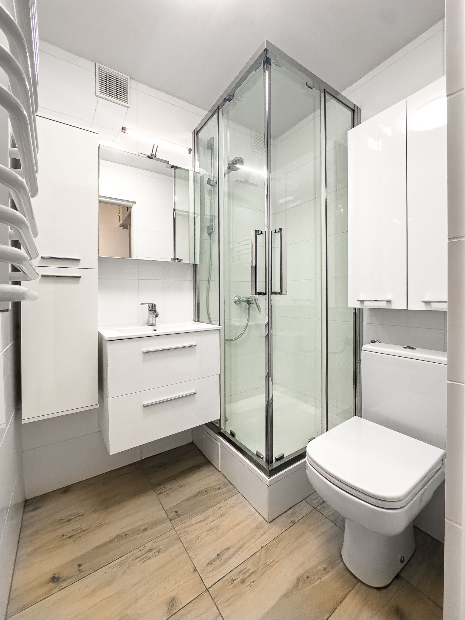 Wynajmę przestronną kawalerkę (37m2) Bytom ul. Łużycka 68