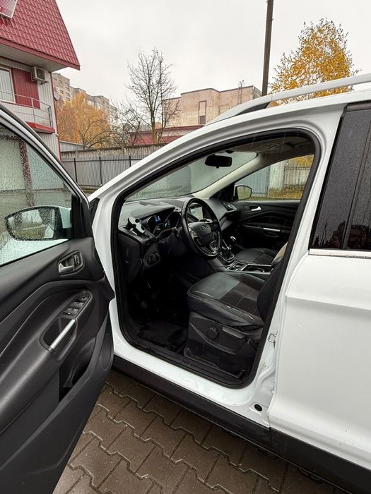 Автомобіль Ford Kuga II 2017 року випуску в експлуатації з травня 2018