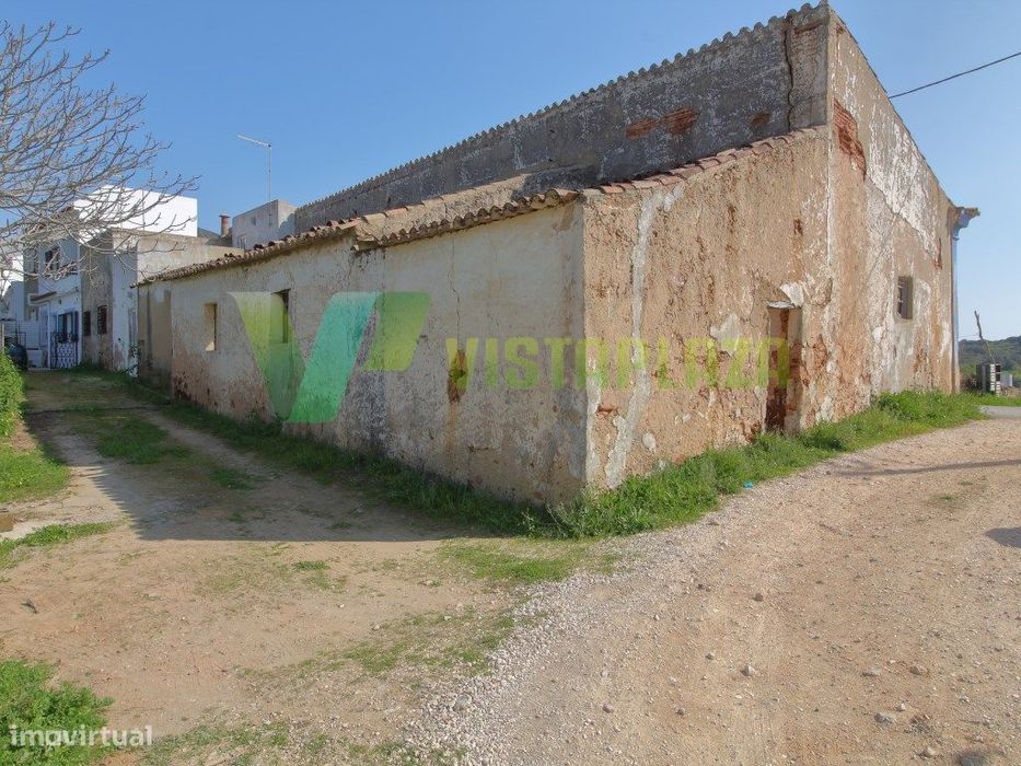 Terreno Misto com Duas Ruínas para Recuperar, Porches-Lagoa.