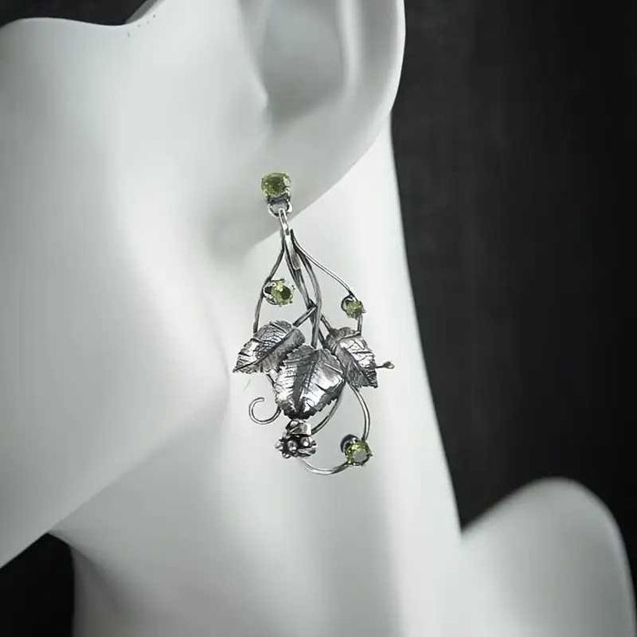 1 пара сережек зеленых листьев виноградной лозы