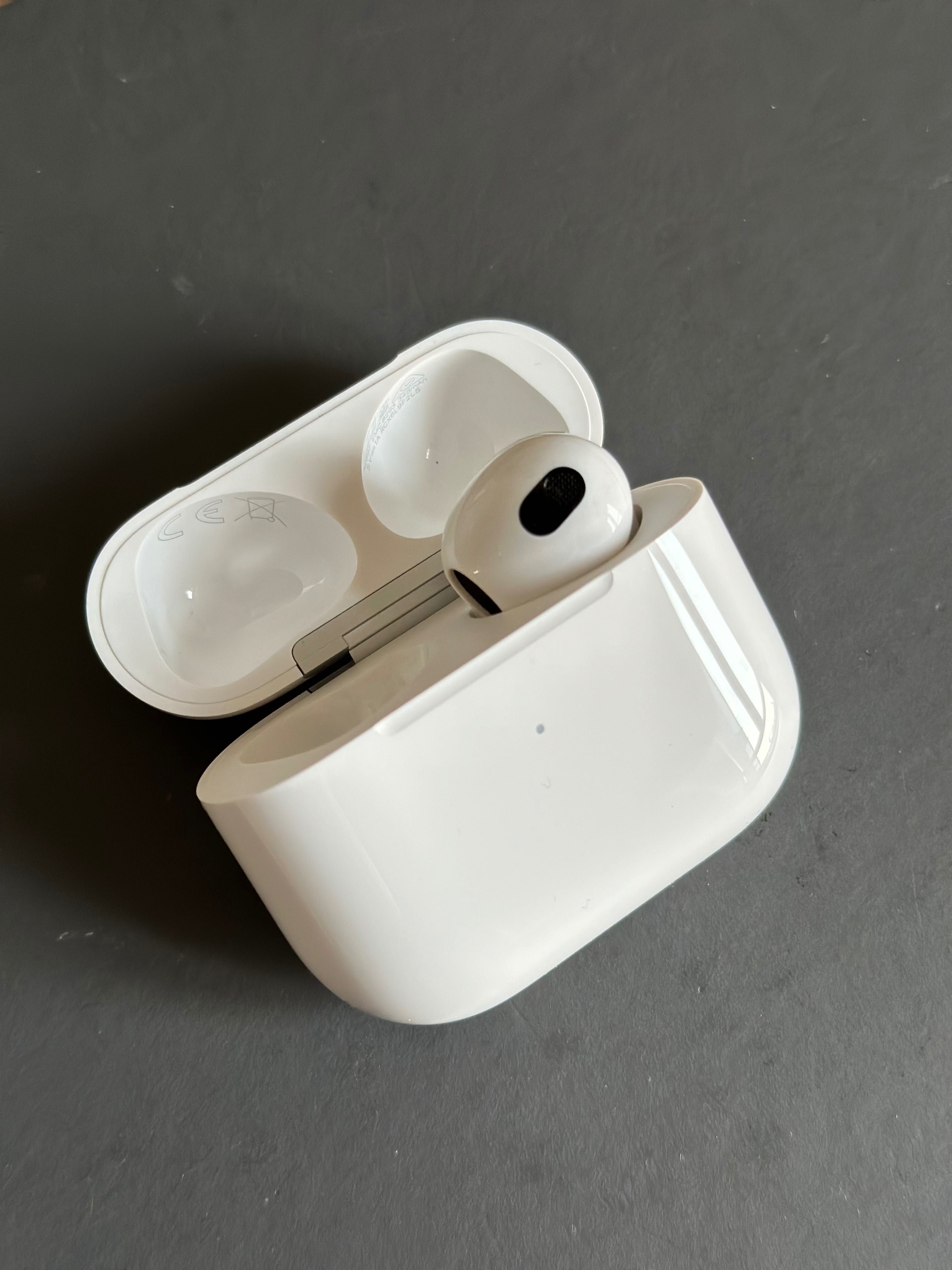 Правий навушник Apple Airpods 3 з кейсом, оригінал