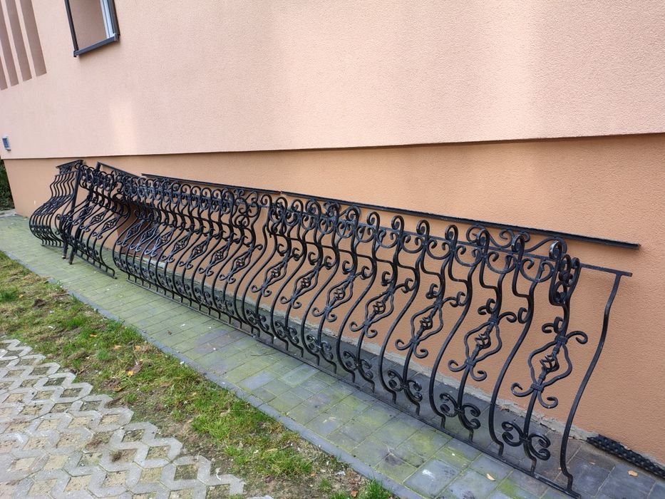 Balustrada kuta balkonowa z kwietnikami