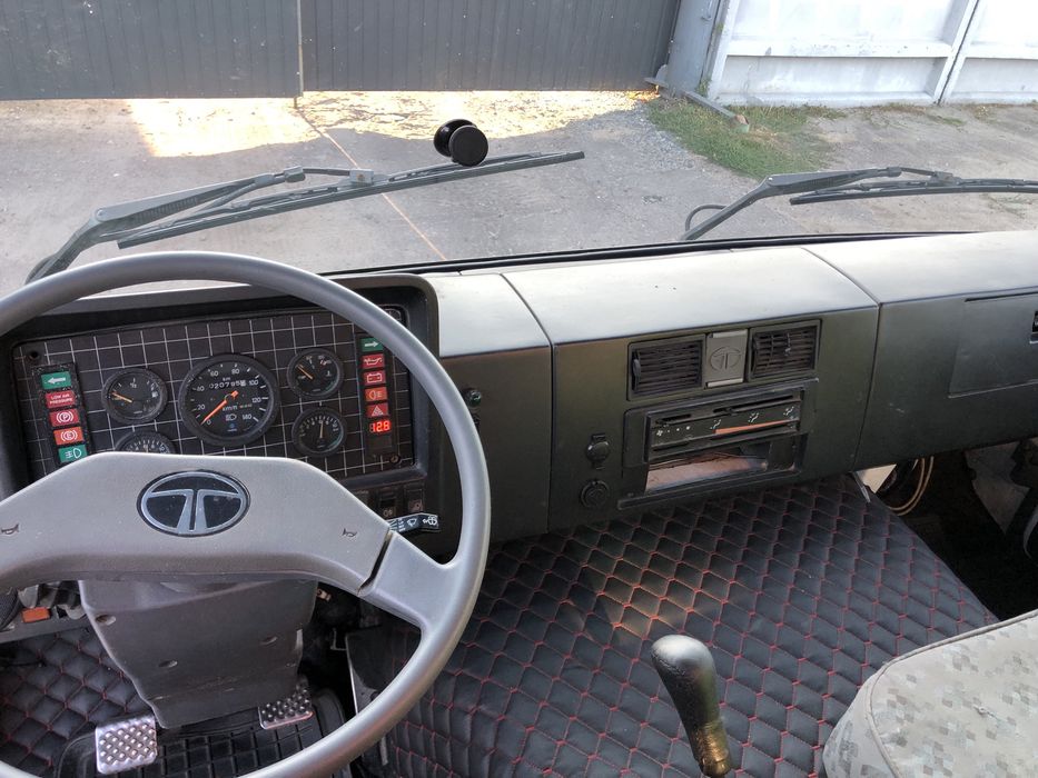 Продам евакуатор-маніпулятор TATA