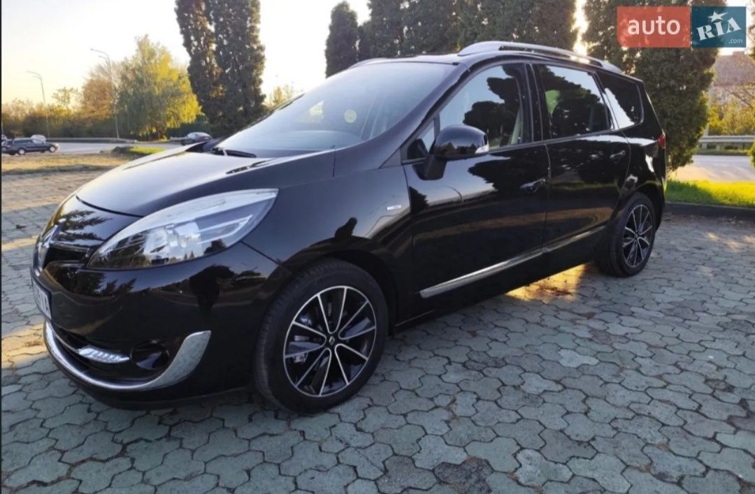 Продам Renault Grand Scenic комплектация BOSE в отличном состоянии !