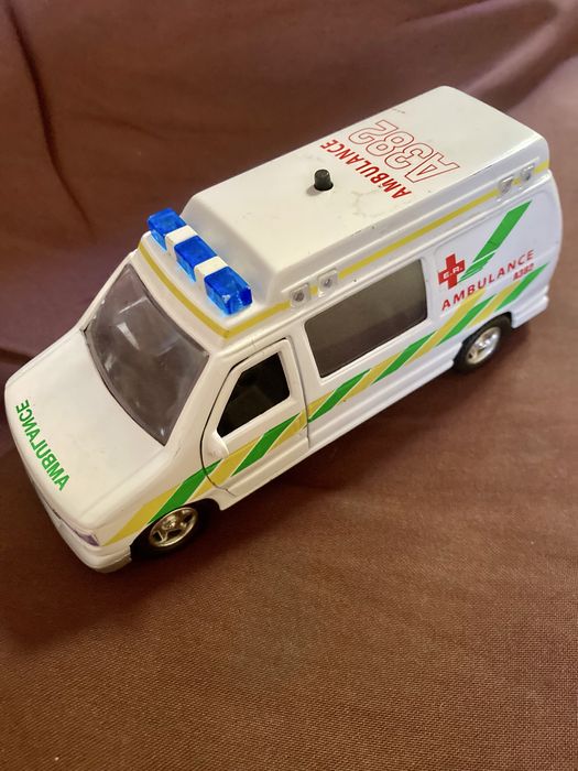 Ambulans model metalowy