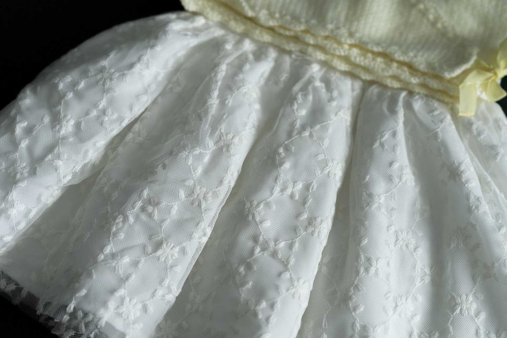 Sukienka z koronki na chrzest uroczystość