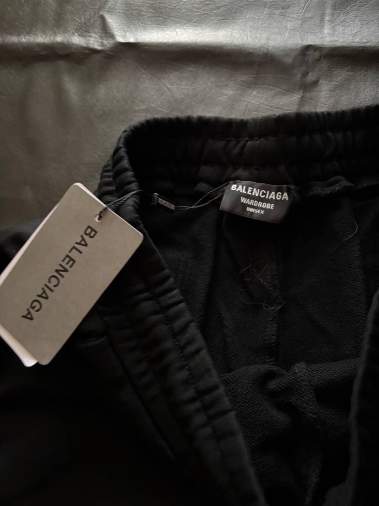 Шорти Balenciaga