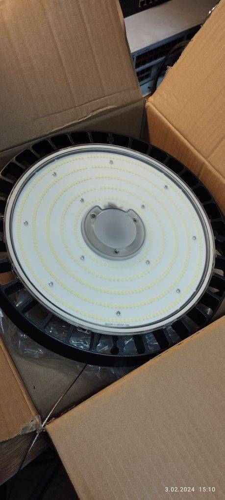 Przemysłowa lampa LED 200W HB200W-U