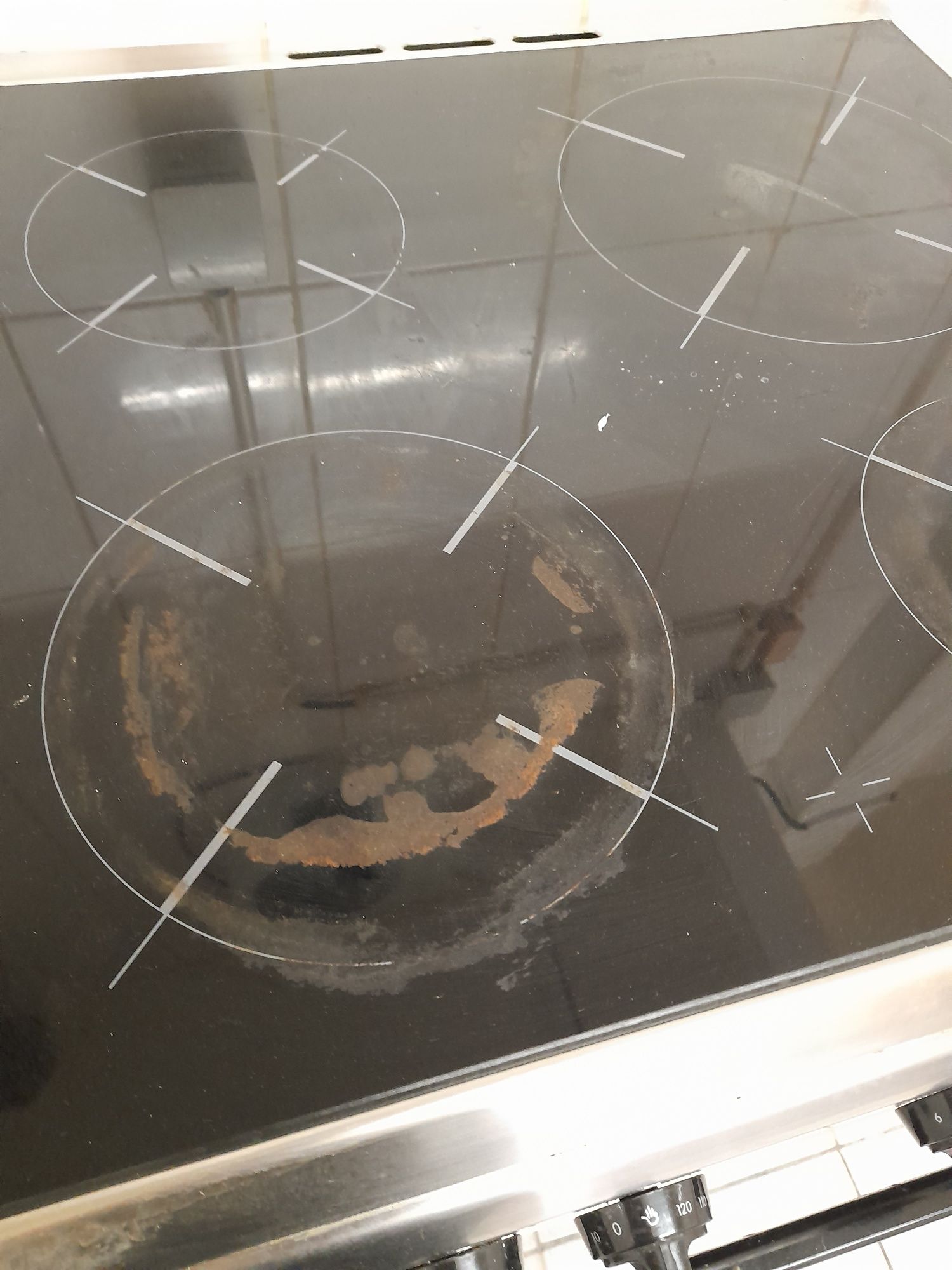 Fogão eléctrico Indesit com placa vidro cerâmica e forno