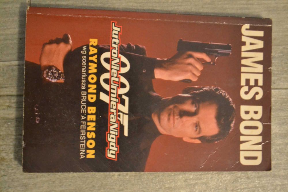 Jutro nie umiera nigdy, James Bond, Raymond Benson