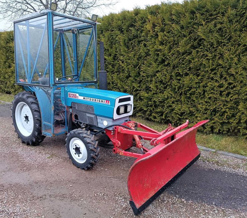 Ciągnik MITSUBISHI D2350 4x4 23KM z pługiem do odśnieżania i kabiną