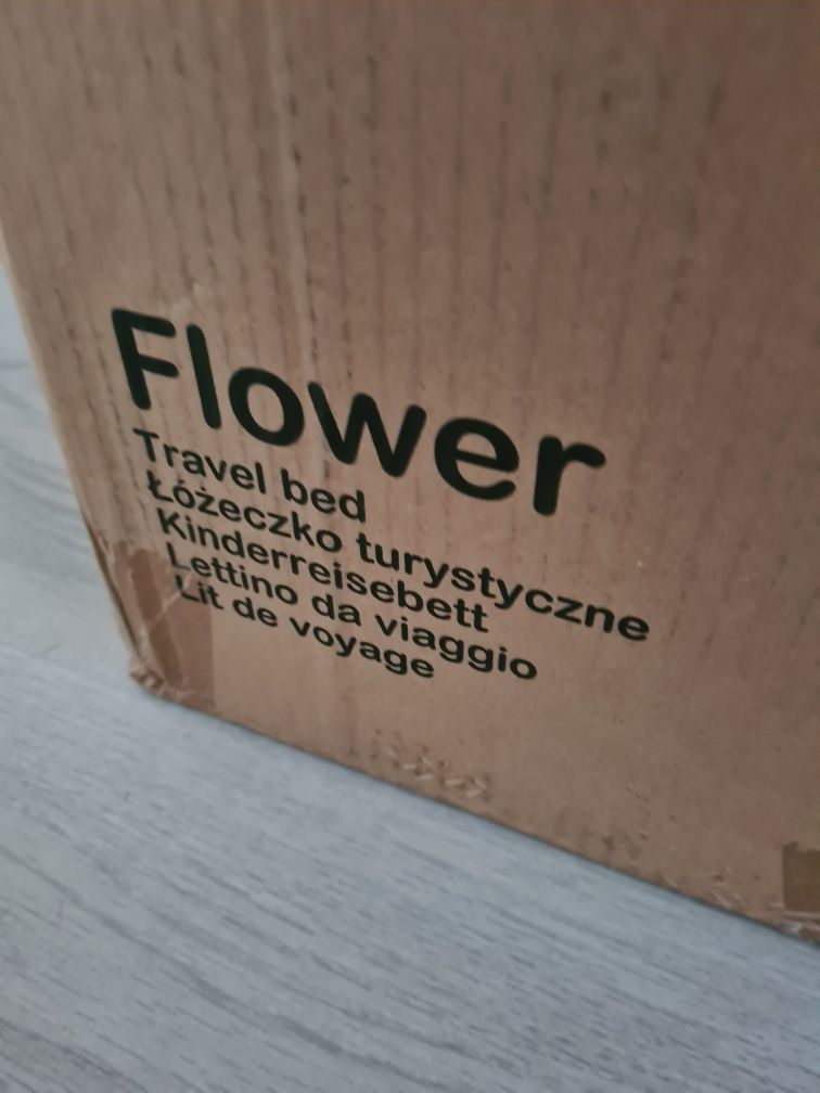 Łóżeczko turystyczne Lionelo Flower z przewijakiem