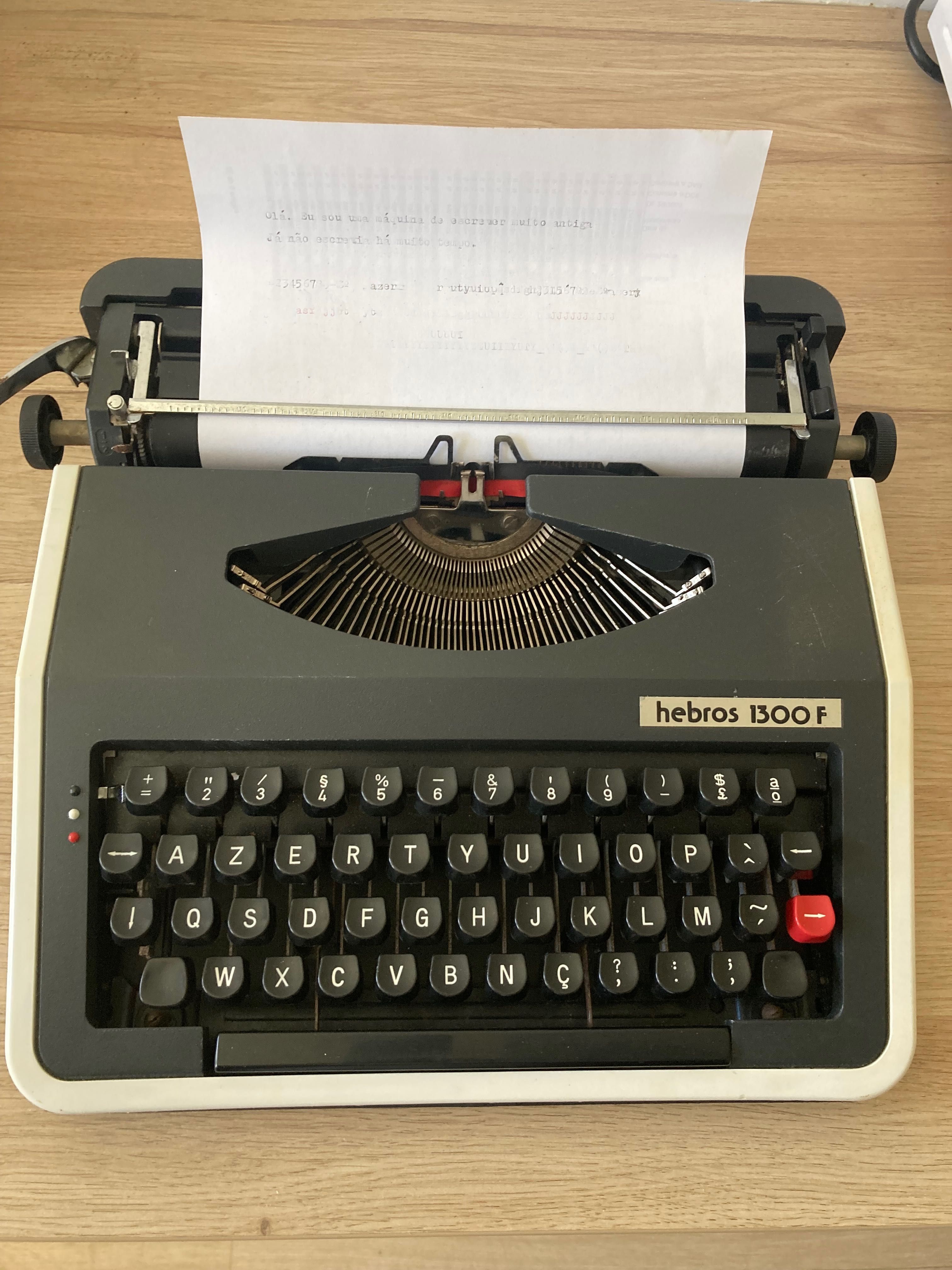 Máquina de Escrever  …  Hebros 1500 F