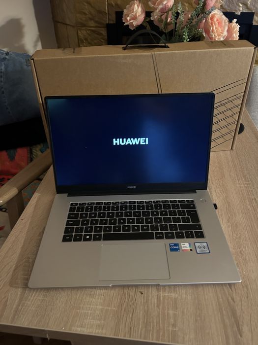 Huawei matebook D15 8gb RAM 512 GB