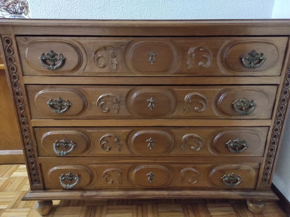 Cómoda de madeira D. João V