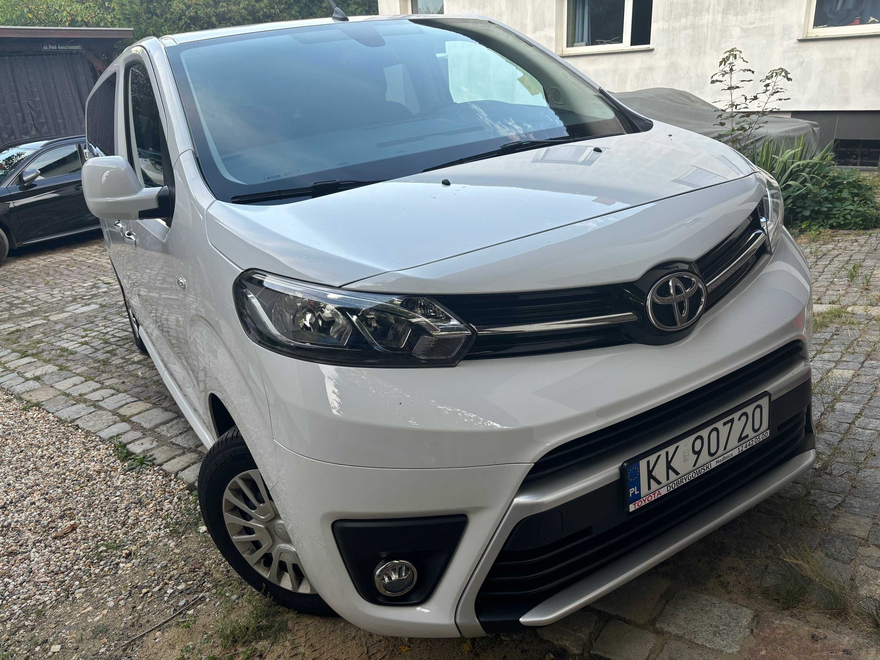 Wynajem busa 9-cio osobowego