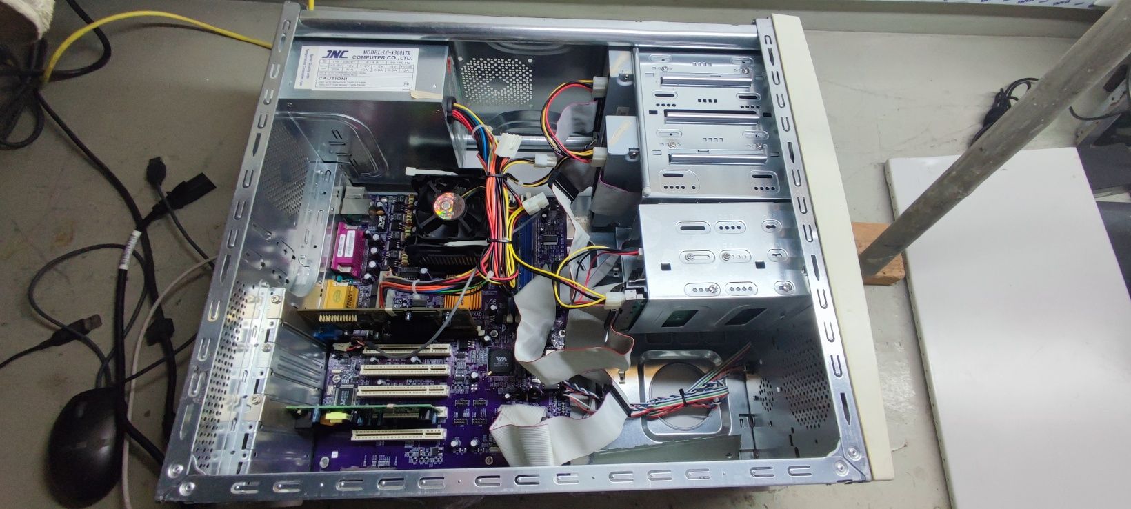 Computador desktop Pentium 4 para despachar