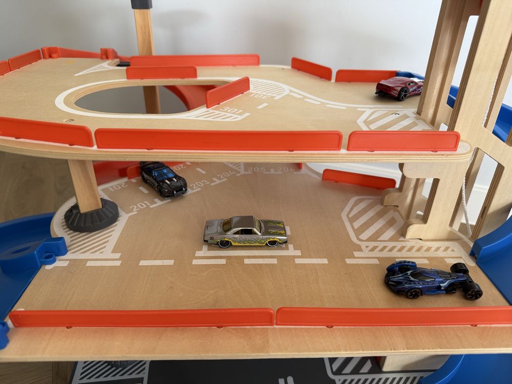 Parking garaż Playtive + 5 aut gratis